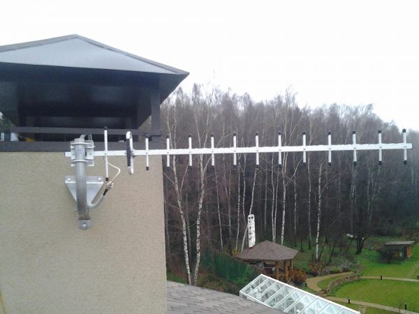 Смонтированная антенна типа волновой канал на высоте более 10 м